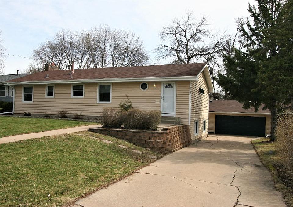 1st image of 3747 Buchanan St NE