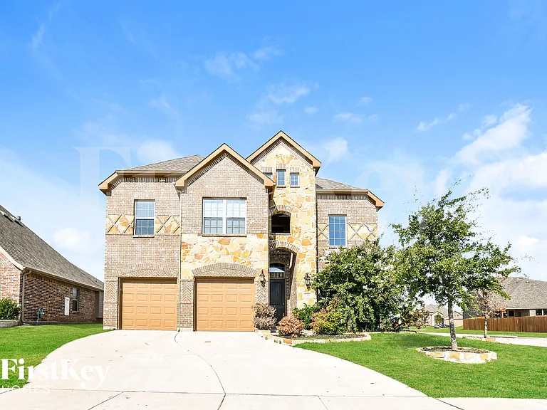293 Arbury Dr — Photo 1