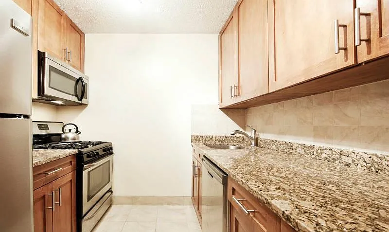 330 East 38th Street — Photo 3