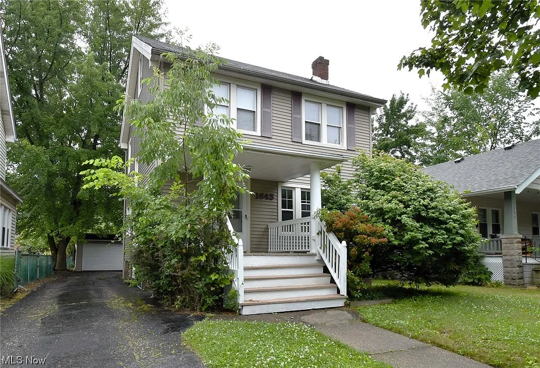 1643 Maple Rd photo 1