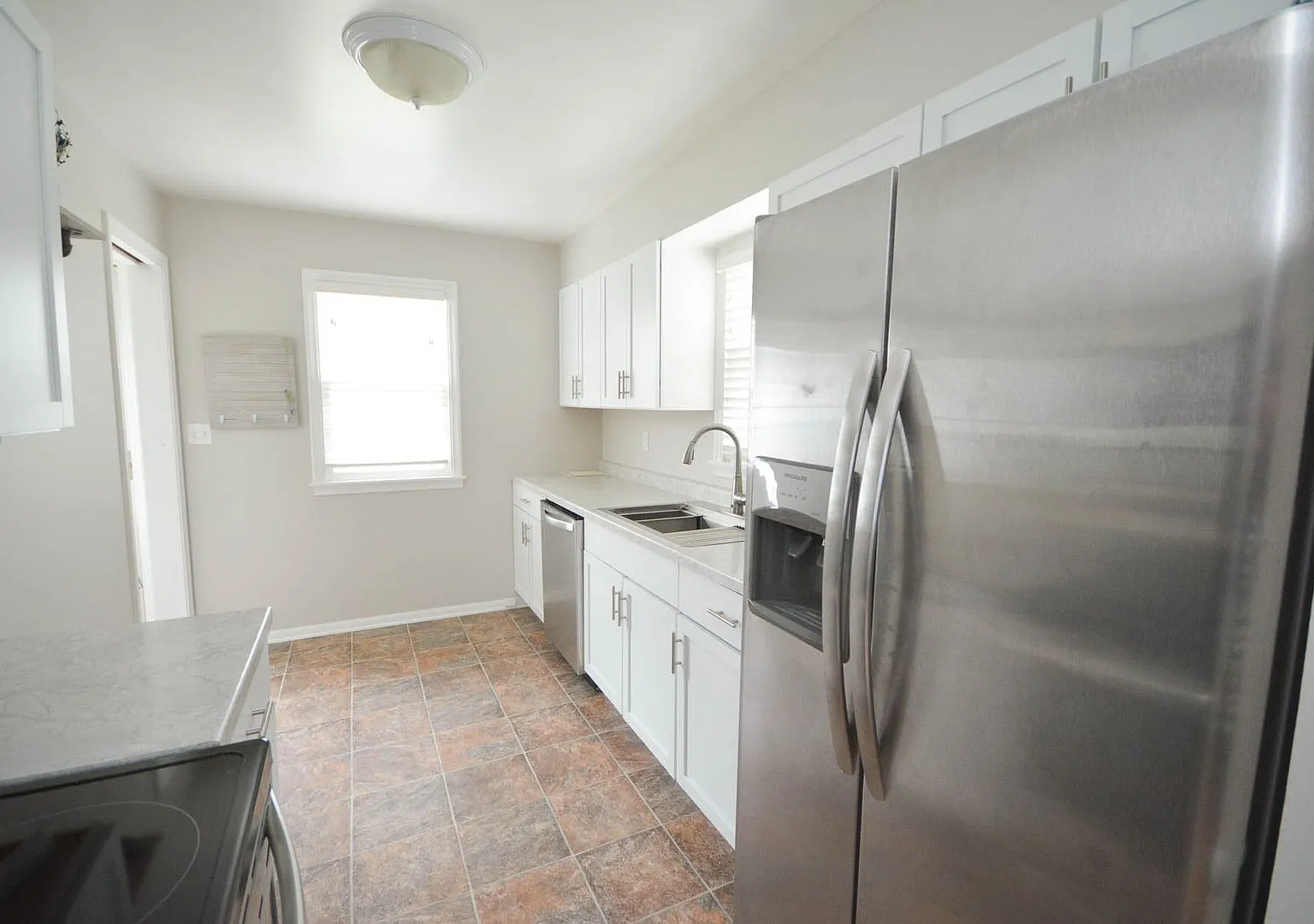 Impeccable updated home just blocks from downtown! — Photo 3