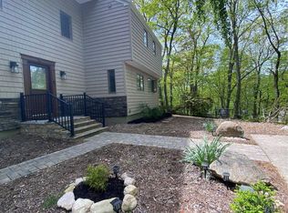 64 HOLLOW ROAD Hollow, Stony Brook, NY 11790