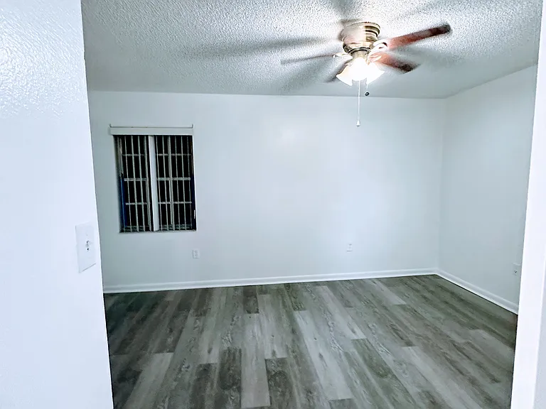 331 W Alamo Dr — Photo 6