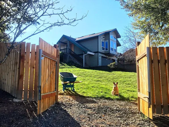 377 NW Spring St, White Salmon, WA 98672
