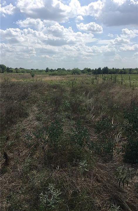2nd image of 1410 Cloverleaf Rd