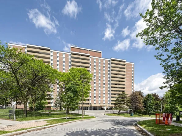 120 Dundalk Dr #310, Toronto, ON M1P 4V9