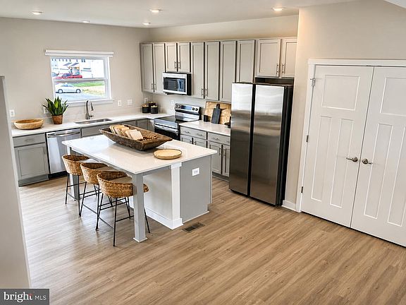 2nd image of 16 Lyriq Ct
