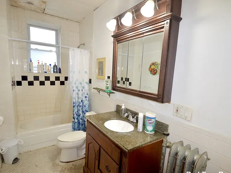 16 Copenger St #2 — Photo 2