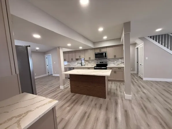 33 Misty Pine Rd, Levittown, PA 19056