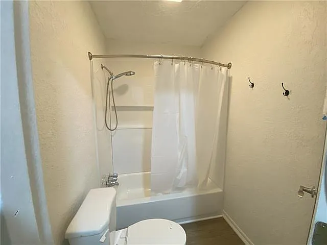 1 bed, 1.0 bath, 300 sqft, $700 — Photo 3