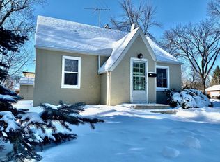 319 N 25th St, Grand Forks, ND 58203