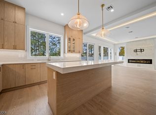 52 Congressional Pkwy, Livingston Twp., NJ 07039