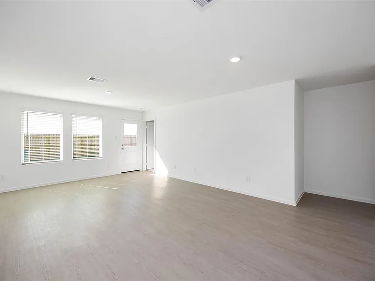 4930 Valencia Frst — Photo 2