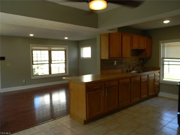5th image of 3561 W 136th St