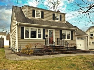18 Andrew St, Green Brook, NJ 08812