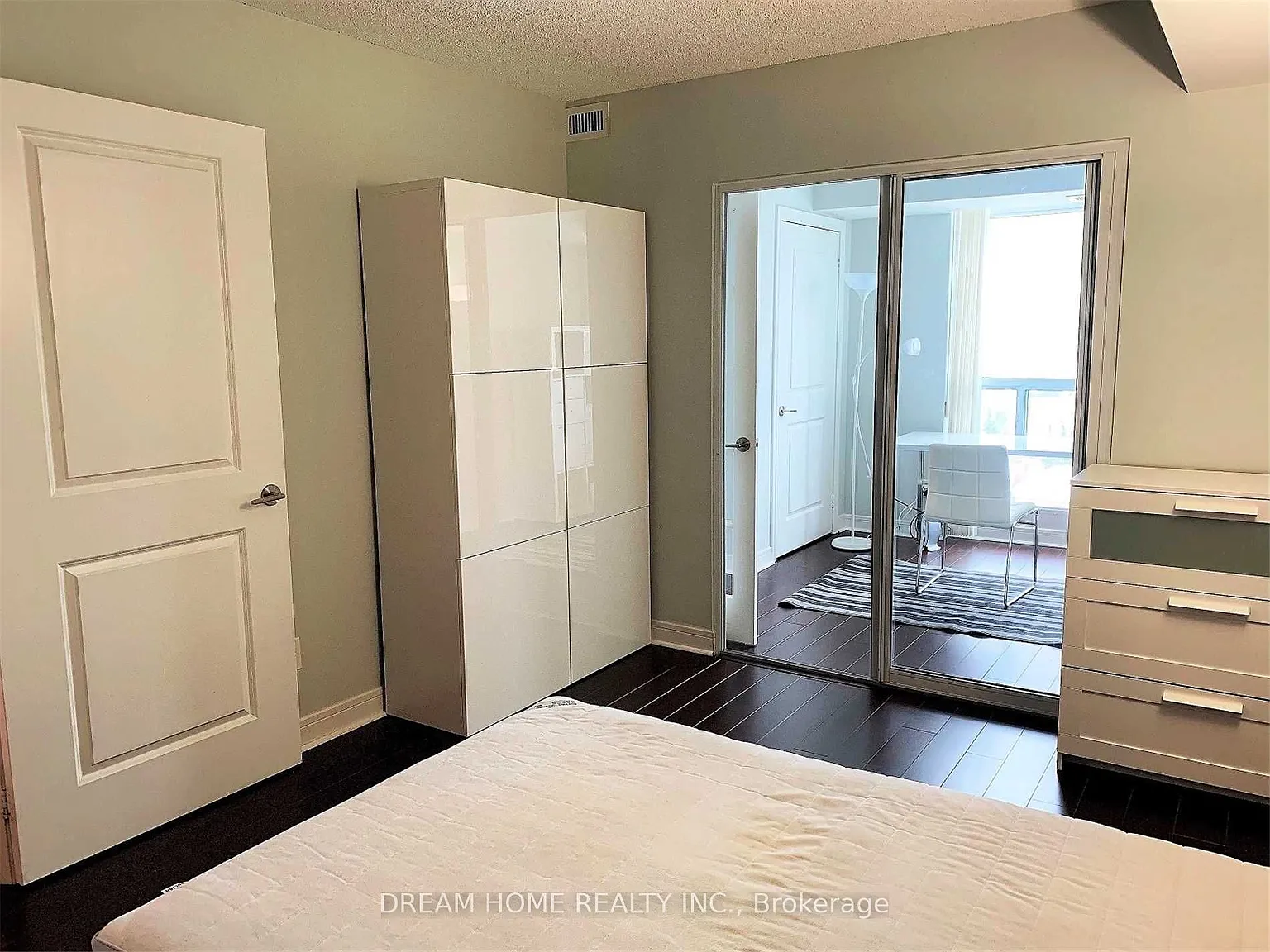 2 bed, $2,500 — Photo 2