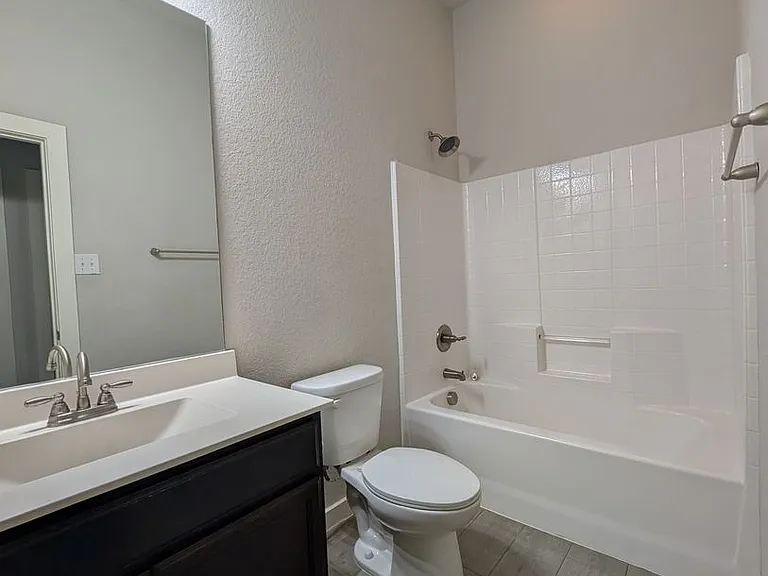 2237 Avery Vlg — Photo 25
