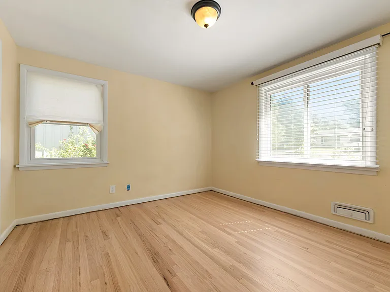 2140 Robin Dr — Photo 18