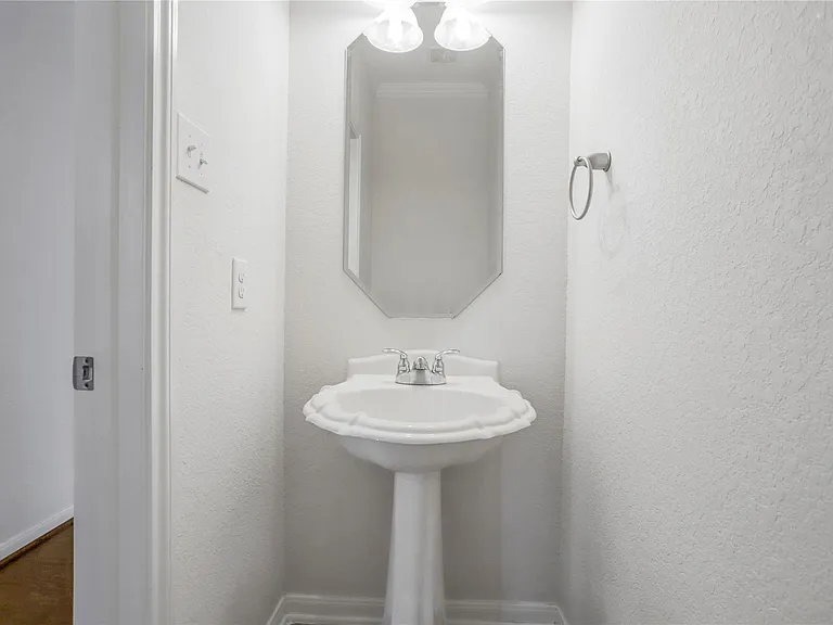 10046 Hillside Bayou Dr — Photo 12
