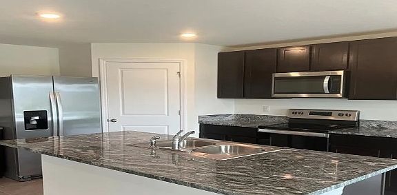 4th image of 16747 Parker River St