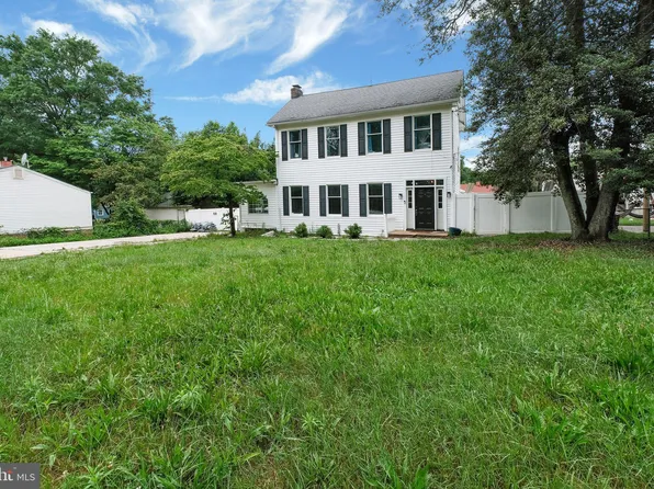 8904 Hickory Hill Ave, Lanham, MD 20706