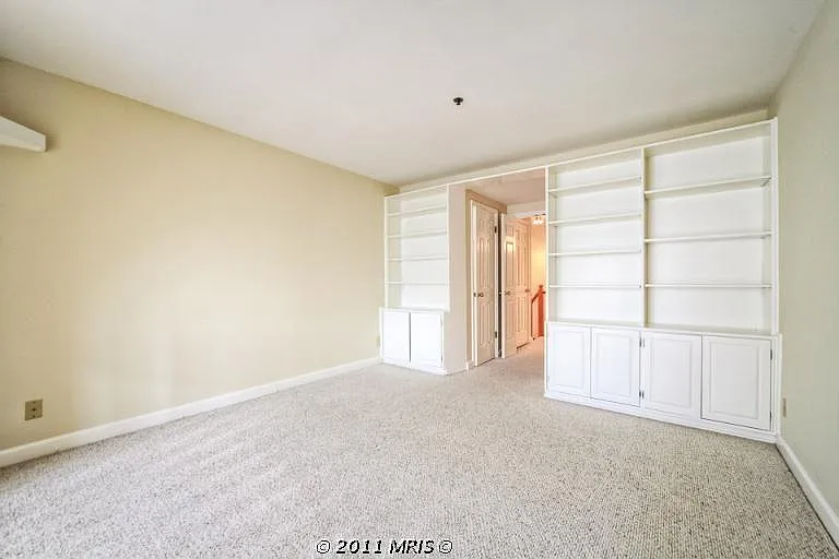 115 N Lee St #202 — Photo 7
