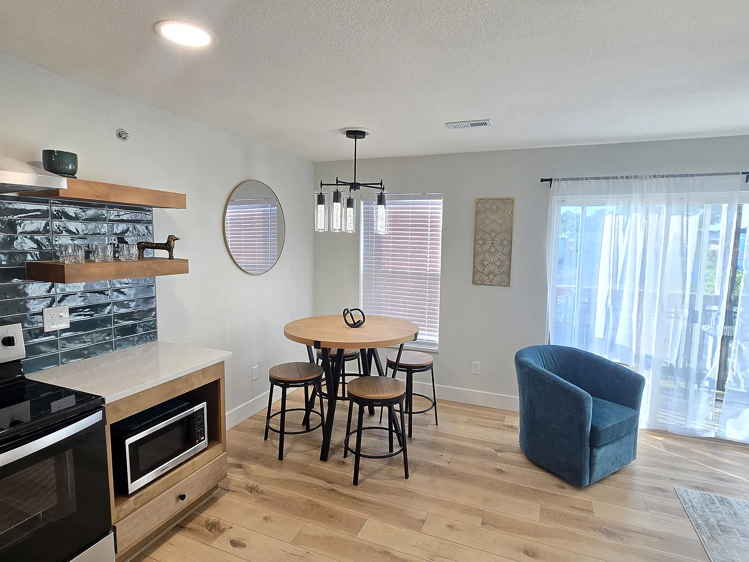 2 bed, 807 sqft, $1,225 — Photo 3