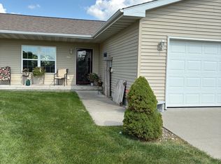 5906 Summerland Dr, Waterloo, IA 50701