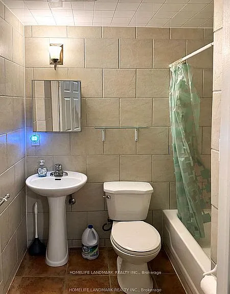 21 Tenbury Dr #A — Photo 4