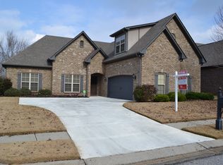 242 Strathaven Ln, Pelham, AL 35124