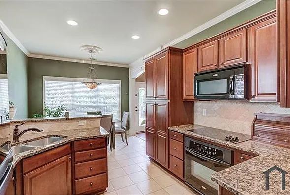669 Retreat Dr — Photo 1