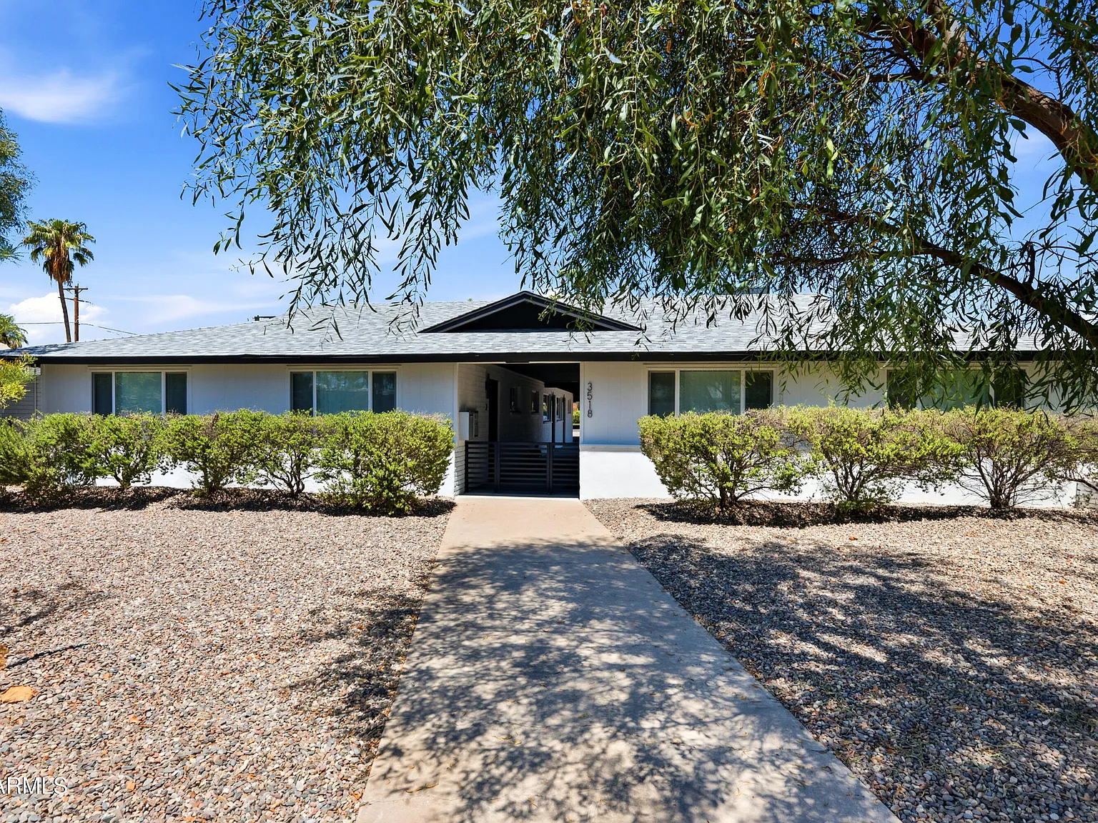 2 bed, 1.0 bath, 662 sqft, $2,079 — Photo 1