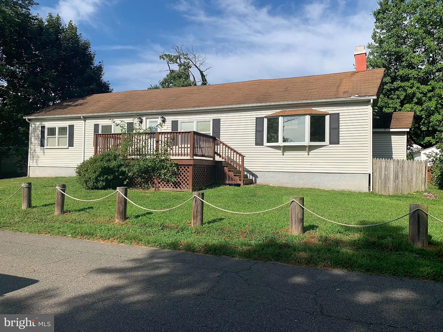 188 Bay Ave photo 1