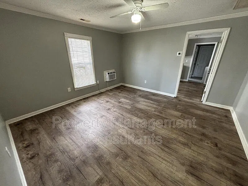 1 bed, 1.0 bath, 900 sqft, $900 — Photo 4