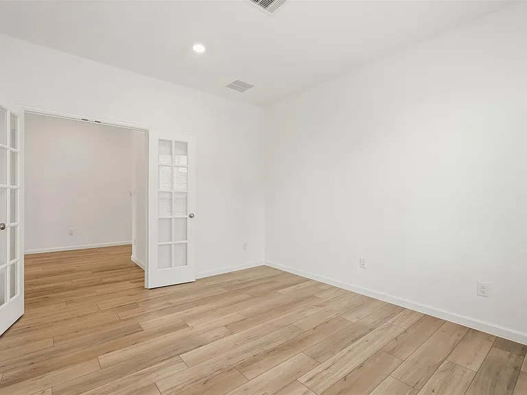 6407 Amberwood Dr — Photo 3