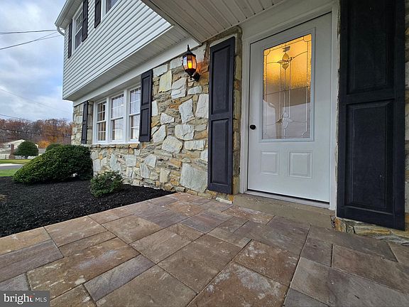 3rd image of 1070 Decker Ln
