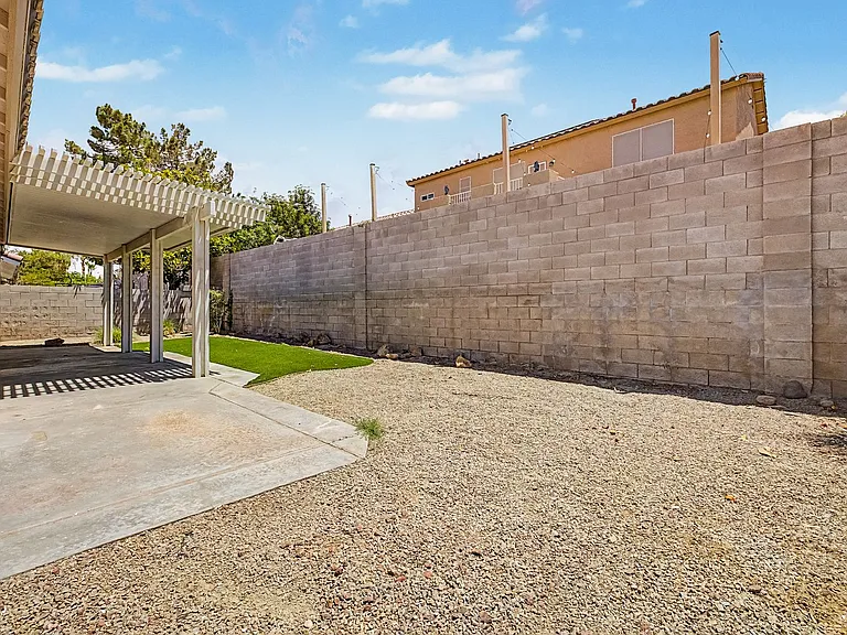 571 Kavanagh Pl — Photo 35