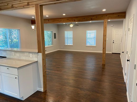 3rd image of 1038 Flanders Ave
