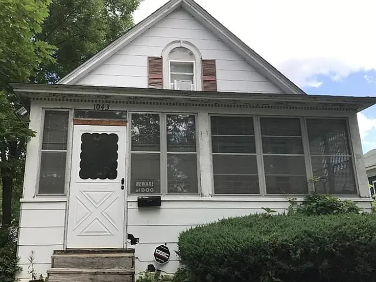 1043 Conway St — Photo 1