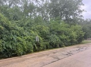 1542 Pfingsten Rd, Northbrook, IL 60062