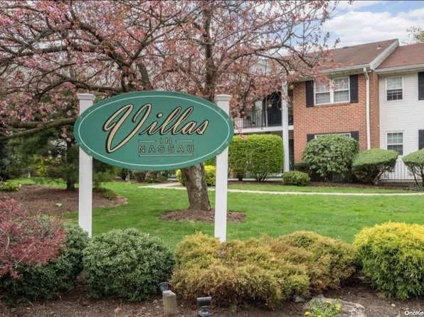 108 Palo Alto Drive #108, Plainview, NY 11803