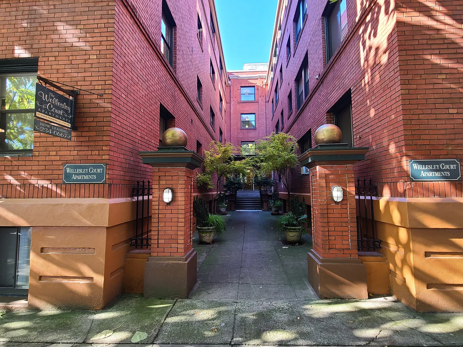 Wellesley Court Apartments — Photo 1