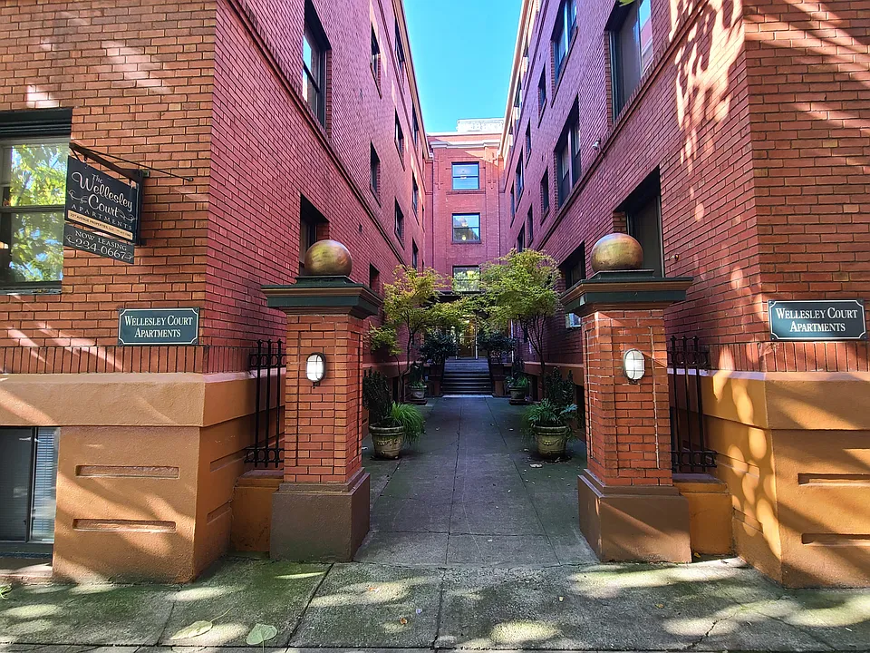 Wellesley Court Apartments