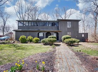 17804 W River Rd, Bowling Green, OH 43402