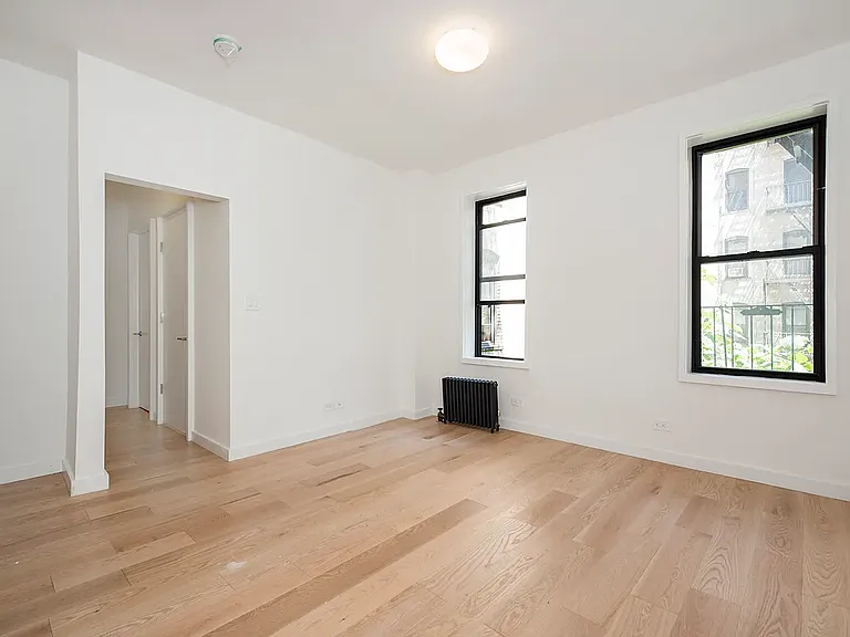 15 Crown St #5D — Photo 3