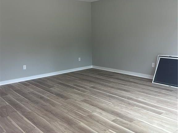 4th image of 921 Redding Dr