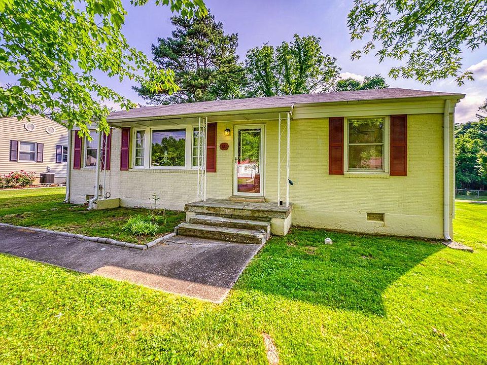 1st image of 121 Neal Dr