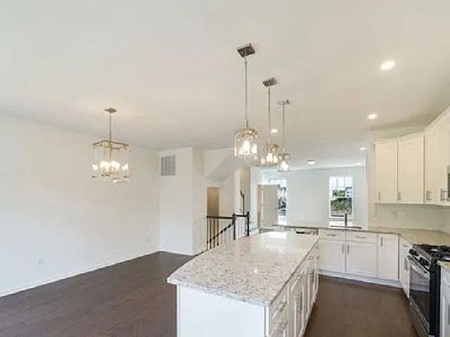 301 Discovery Rd — Photo 2