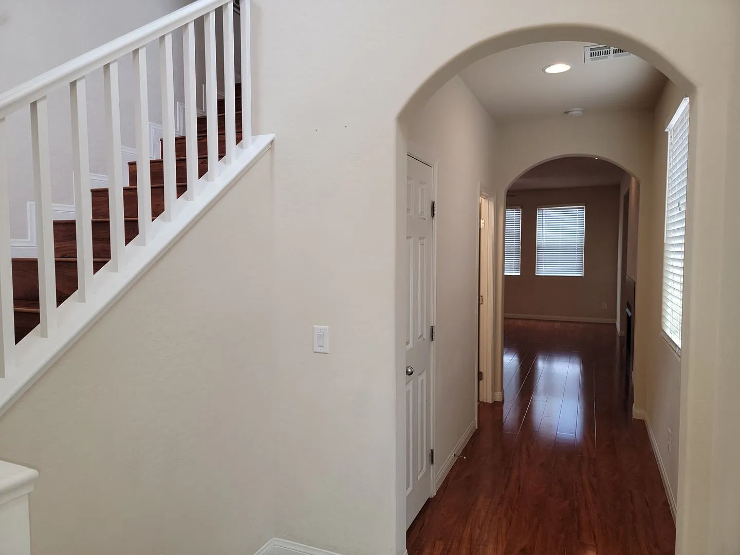 Beautiful Rhodes Ranch home overlooking the golf course — Photo 3