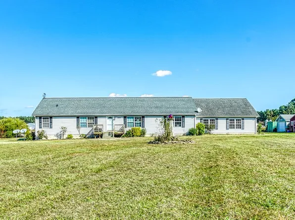 28702 Sanns Sq, Bloxom, VA 23308